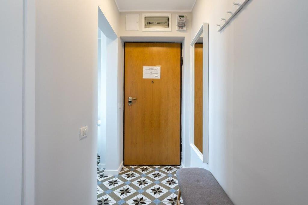 Downtown Modern - 2Br Apartment Bukarest Exteriör bild