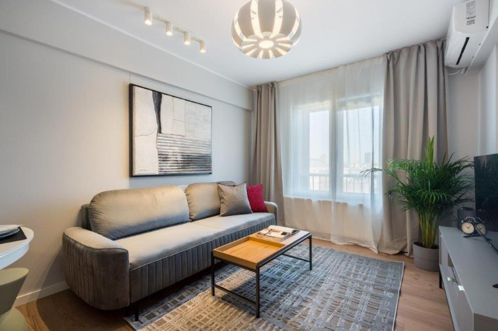 Downtown Modern - 2Br Apartment Bukarest Exteriör bild