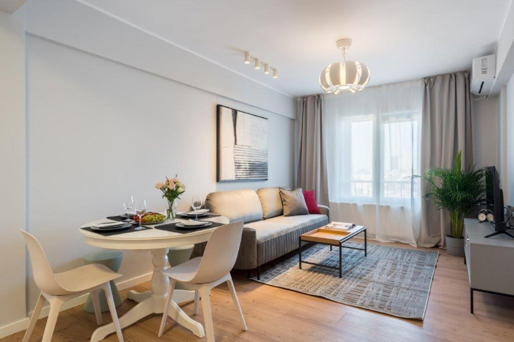 Downtown Modern - 2Br Apartment Bukarest Exteriör bild