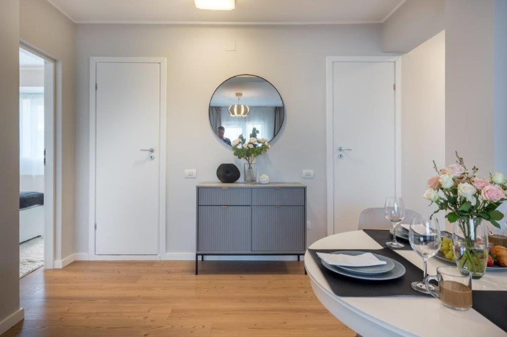 Downtown Modern - 2Br Apartment Bukarest Exteriör bild